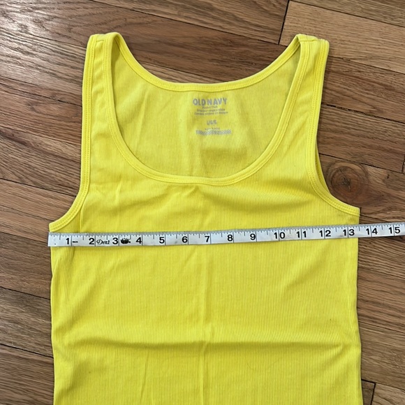 Old Navy Ribbed Tank Size L - Picture 3 of 6
